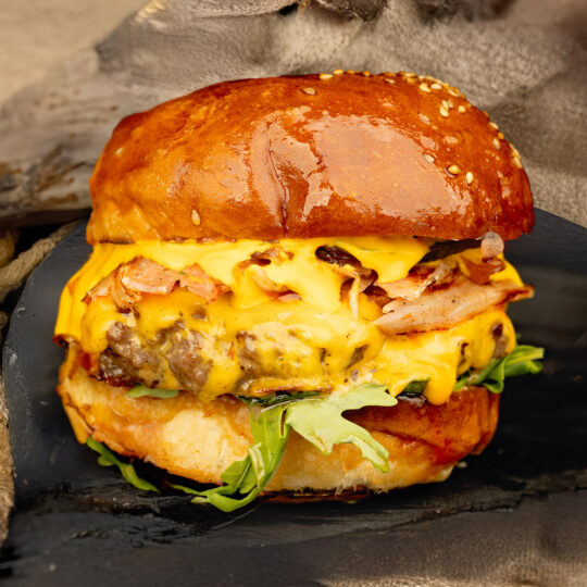 Classic Boss (+ cartofi cu parmezan și sos)