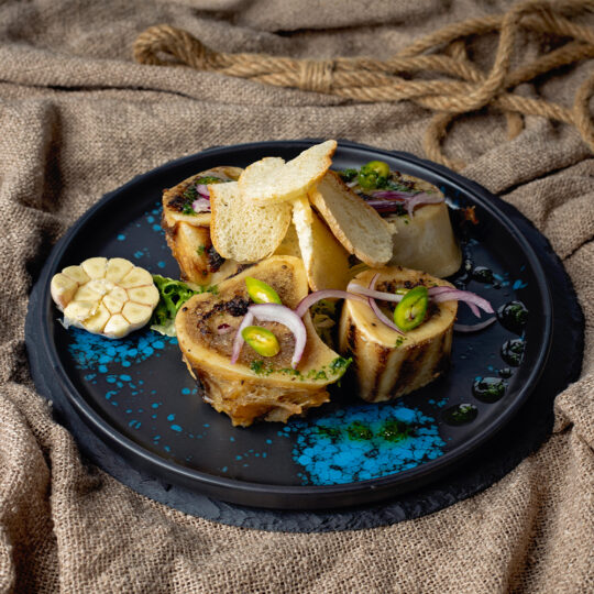 Măduvă de vită cu os Pâine prăjită cu usturoi