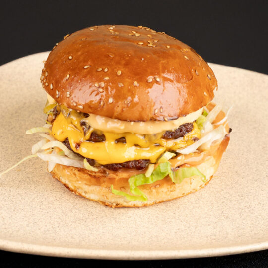 Cheesy Smash (+ cartofi cu parmezan și sos)