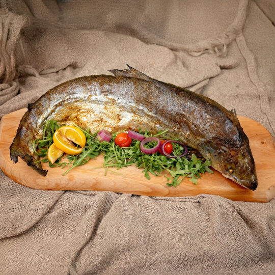 Somon întreg la smoker